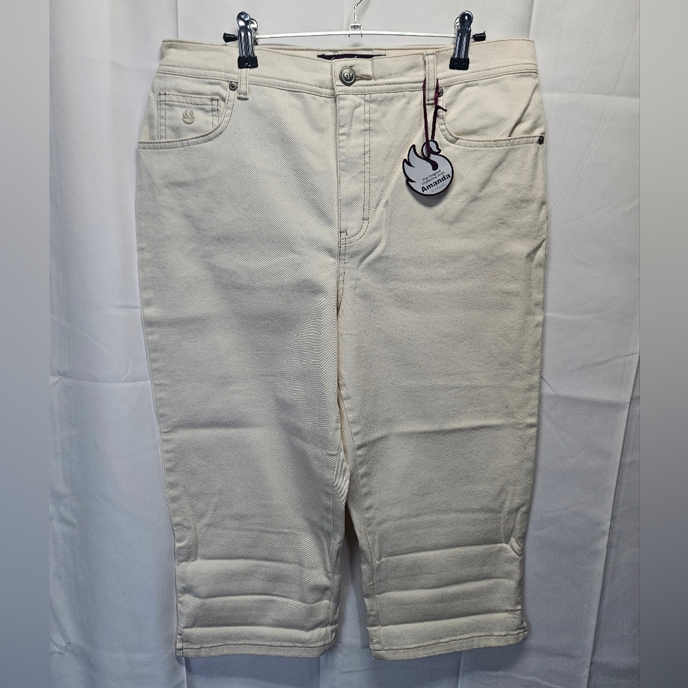 Gloria Vanderbilt NWT Cream Knee-Length Pants Sz 12